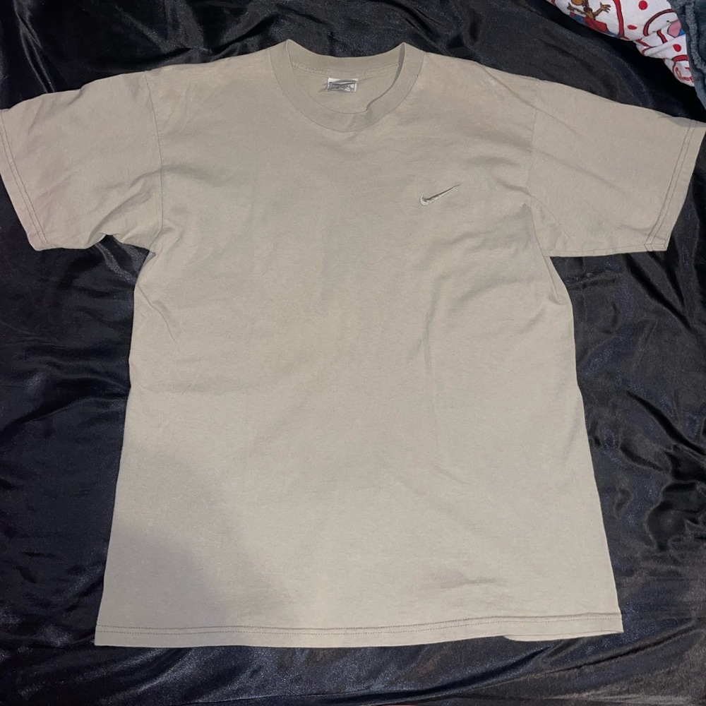 size M; tan/brown vintage Nike Tee